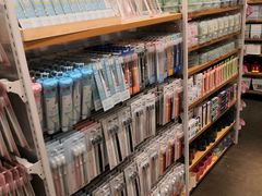 -名创优品(北京新中关购物中心地铁层店)
