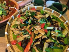 -云海肴·汽锅鸡·云南菜(天山百盛优客店)