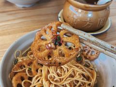 -万方圆拌粉瓦罐汤(九江湖滨店)