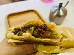 肥瘦相间驴肉火烧-驴公驴婆(曹杨店)