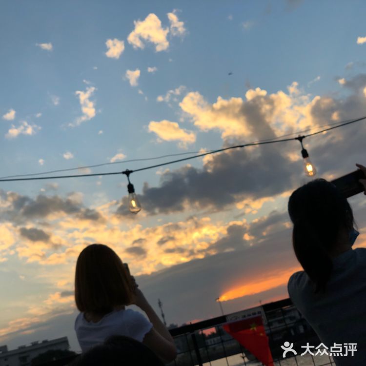 🤭集合所有吐槽点于一身的网红餐厅