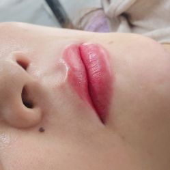 -一个差评成就的纹眉店