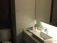 -昆明朗威酒店(昆明站火车站双桥夜市风情街店)