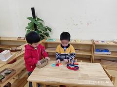 -瑞恩宝感统训练·语言提升·蒙氏托育中心