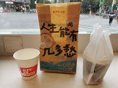 芝士照烧鸡排帕尼尼咖啡-肯德基(洛川店)