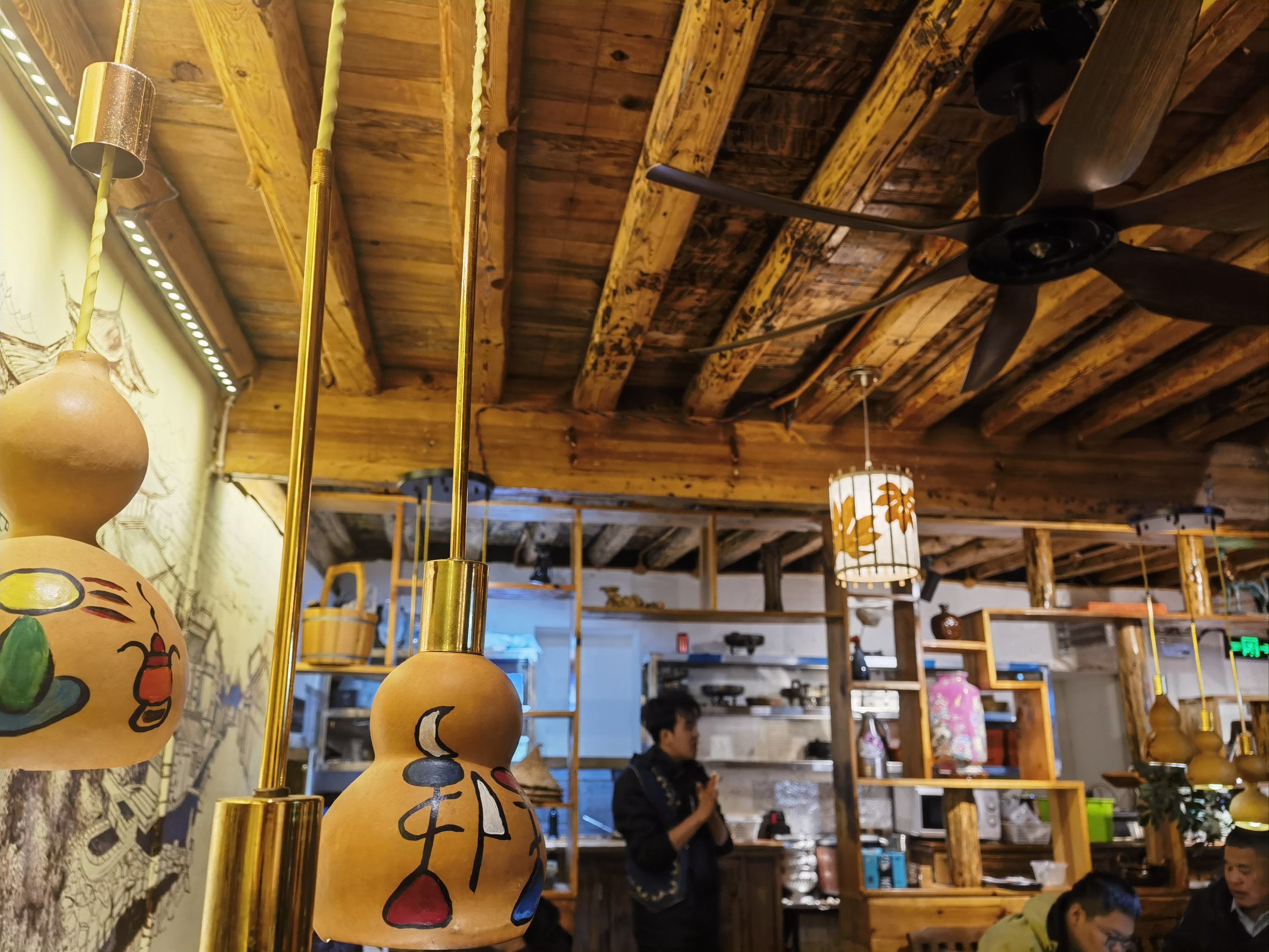 这家店环境不错,菜品多样,服务周到,菜肴