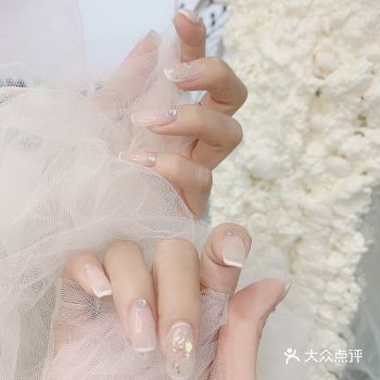 嘻嘻，有一家很不错的工作室，真的喜欢～ 这家工作室不