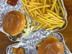 -TRIPS BURGER(大钟寺店)