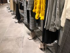 -URBAN REVIVO(高德置地广场·春广场店)