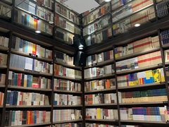 -钟书阁(群光广场店)