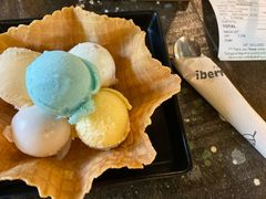 -莓园冰淇淋店
