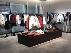 -URBAN REVIVO(高德置地广场·春广场店)