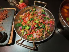 辣炒掌中宝-何师烧烤Pro ·江湖川菜·小龙虾·精酿啤酒(太古里旗舰店)
