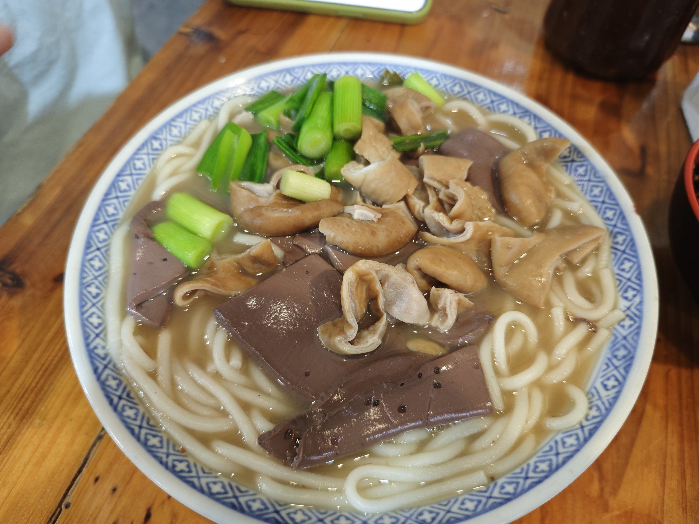 新荣记老板来了也要和我吃同一碗猪脏粉