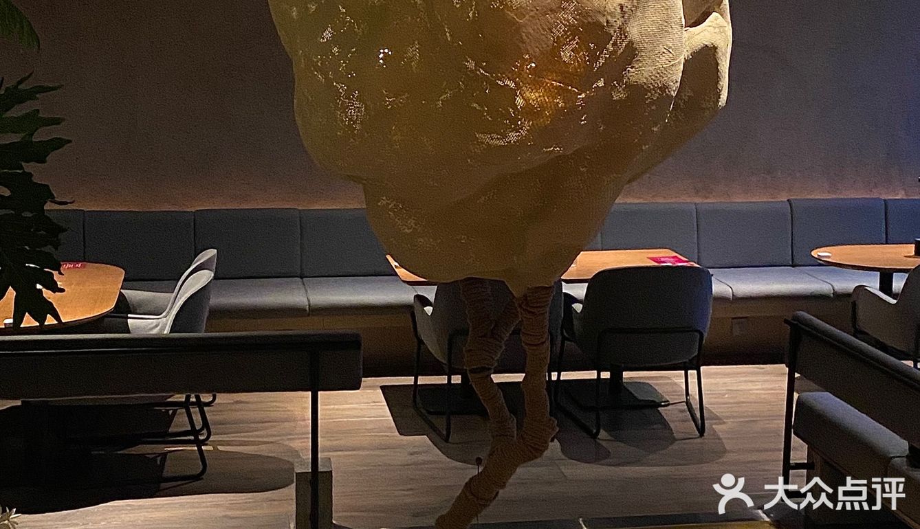 双子塔下的这家餐酒吧尊的美呆！！