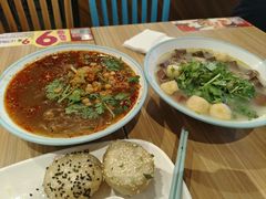 -小杨生煎(金山百联购物中心3楼店)