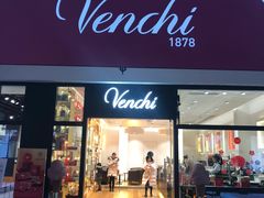 门面-VENCHI 闻绮(上海佛罗伦萨小镇店)
