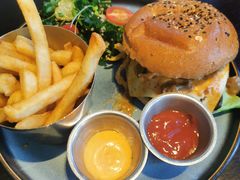 香浓蘑菇牛肉汉堡-bluefrog蓝蛙(恒隆广场店)