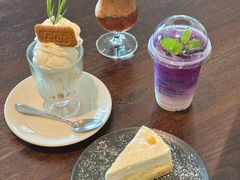 -Chom Cafe and Restaurant