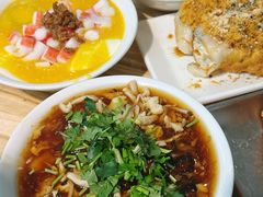 鸡肉菌菇豆腐脑-和众大油条(维明路店)