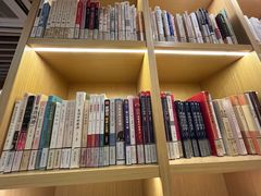 -漕河泾街道图书馆(漕河泾社区文化活动中心店)