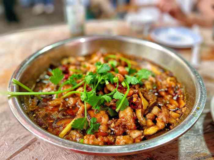 食神又名厕所兔-"厕所兔98作为自贡人我第一次来,久闻大.