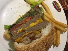 -拉亚汉堡经典餐厅(商城路店)