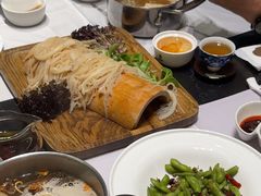 -红鼎豆捞·非遗鲍皇汤火锅(宝丰路店)