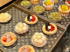 -雍容荟帝王蟹活龙虾展台自助(IFS黑金店)