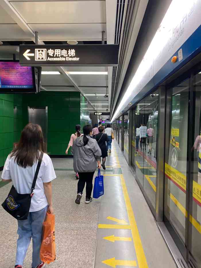 东晓南(地铁站)-"方便快捷,去上班一出来就到,有共享雨伞17.