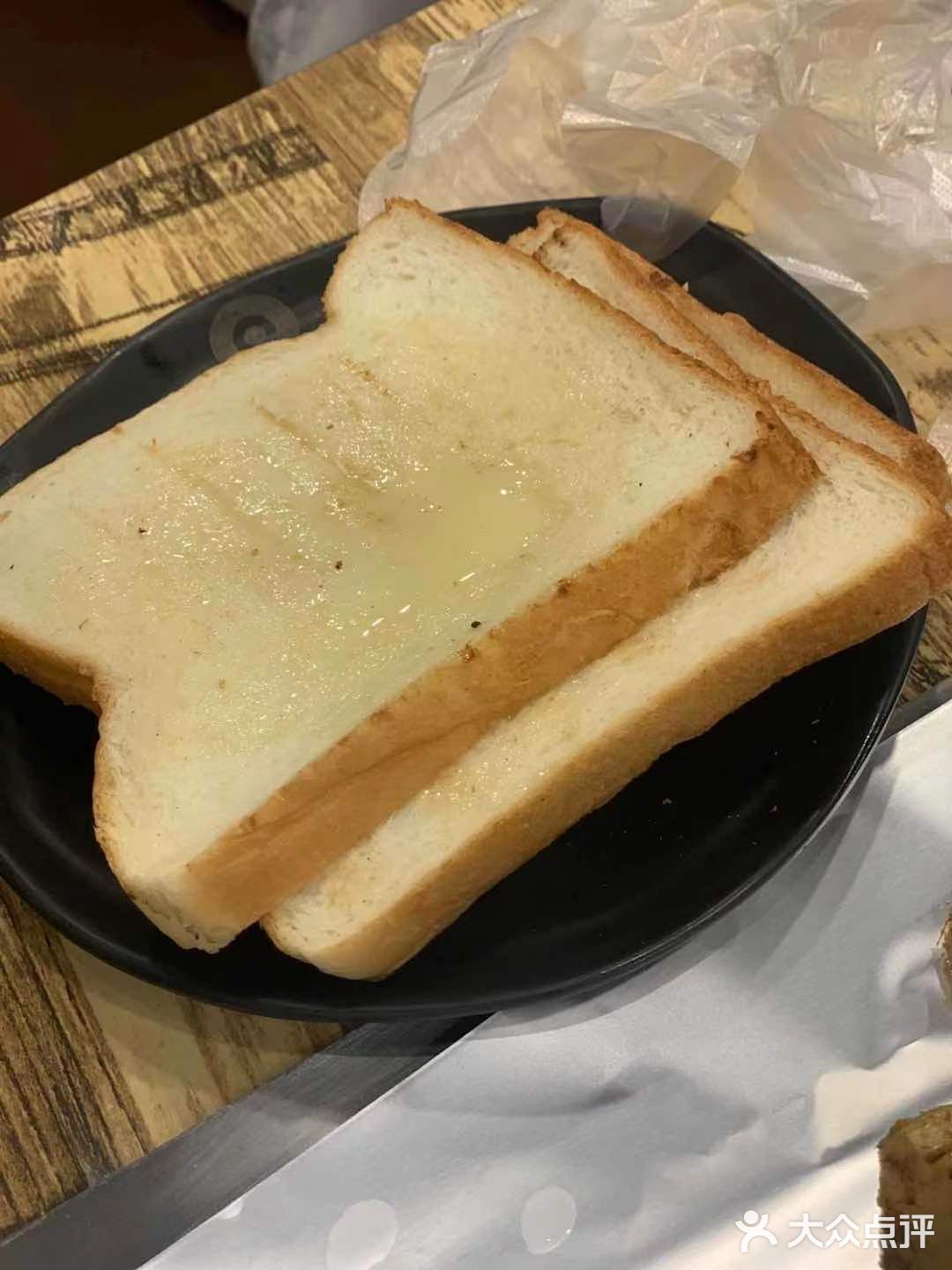 应有尽有的一家烧烤店龙虾烧烤尤其烤羊腿一绝