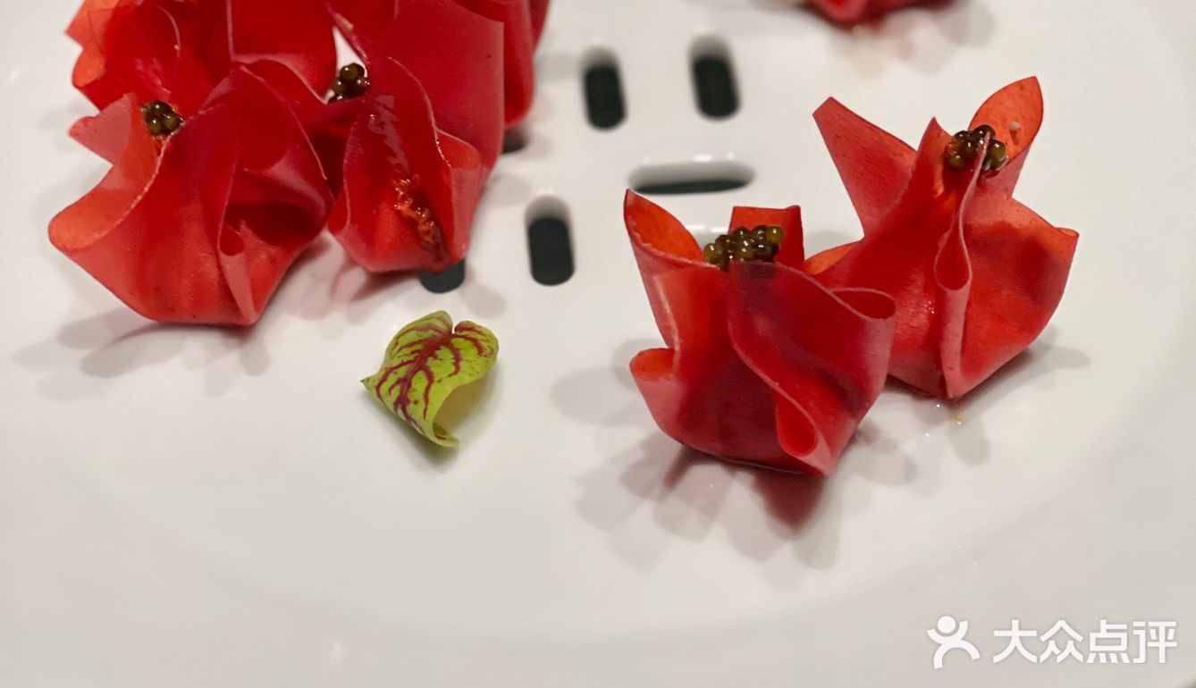 拾久越开越多了。在新京熹楼新京熹品鉴中心包间环境和服务还可以