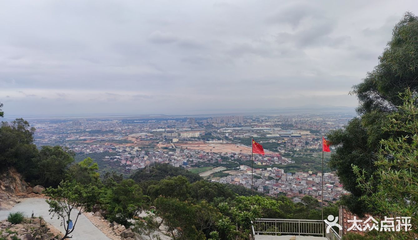 登高而望远，美不胜收，旅游不过就是看看山看看海。看看自己所在
