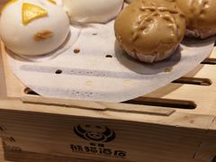 猪仔奶黄包拼核桃包-美食小镇·观赏珍稀鸟类·长隆熊猫酒店