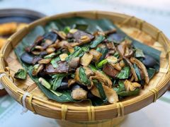 爆炒赤松茸黑牛肝菌-云海肴·汽锅鸡·云南菜(高德置地店)