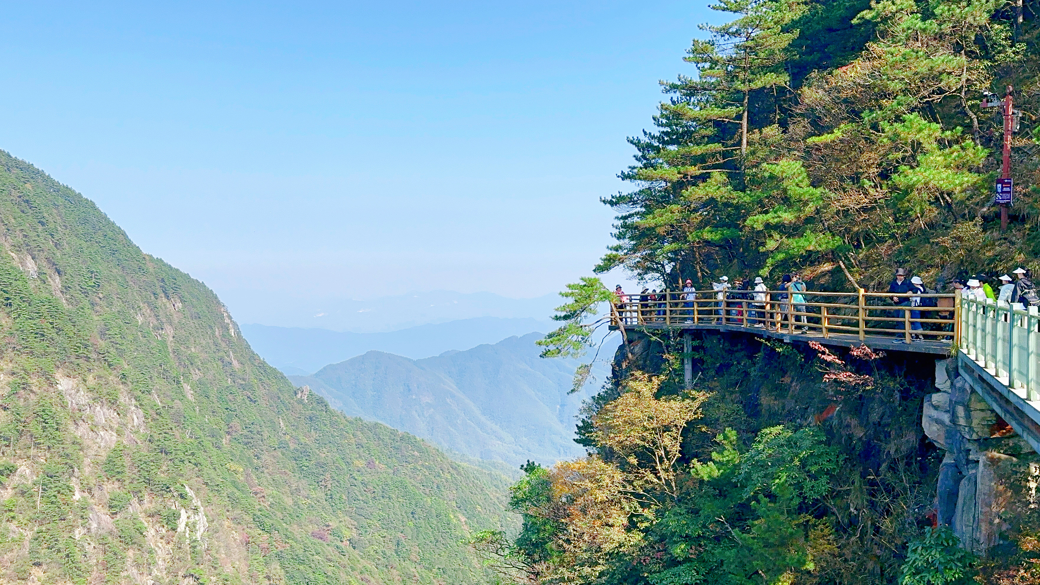 明月山青云栈道风景图片