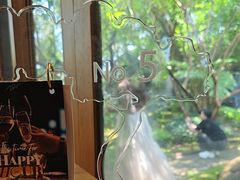 -Chom Cafe and Restaurant