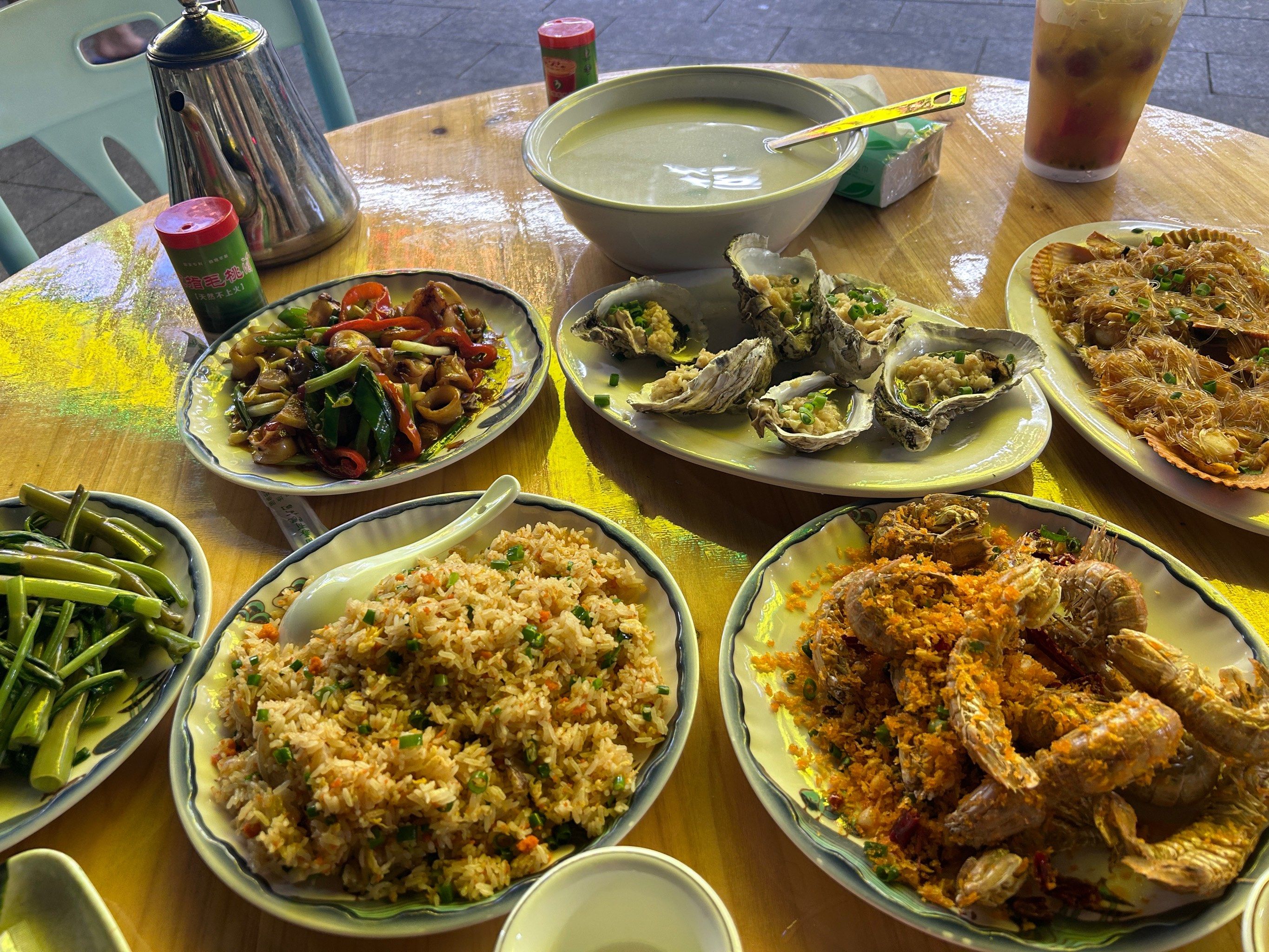 海边漫步美食探索