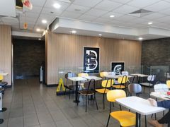 -麦当劳(杨林得来速店)