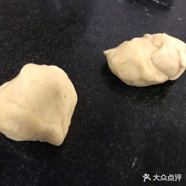 宝宝超喜欢的手工制作迷你红糖香肠包