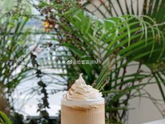 蛋白霜拿铁-Fridi Patisserie Cafe