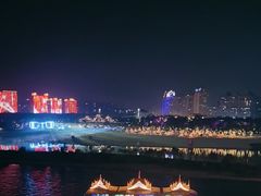 -芭黎人江景轻奢酒店(告庄西双景星光夜市店)