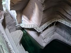-伍山海滨石窟
