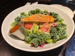 煎三文鱼西柚藜麦沙拉-bluefrog蓝蛙(恒隆广场店)