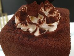 -UNI UNI(环亚凯瑟琳店)