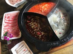 -老房老舍重庆火锅(假日城市店)