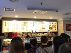 等位区-国际饭店·帆声西饼屋(黄河路店)