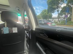 -上海虹桥中心爱琴海亚朵S酒店