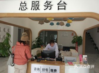 有两位医士看诊牙齿状况，好温柔很耐心得跟我解答我的疑问