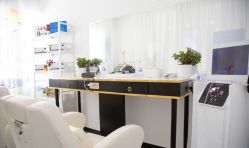 -黎蓓露·徒手骨雕蛋白抗衰·调肤管理